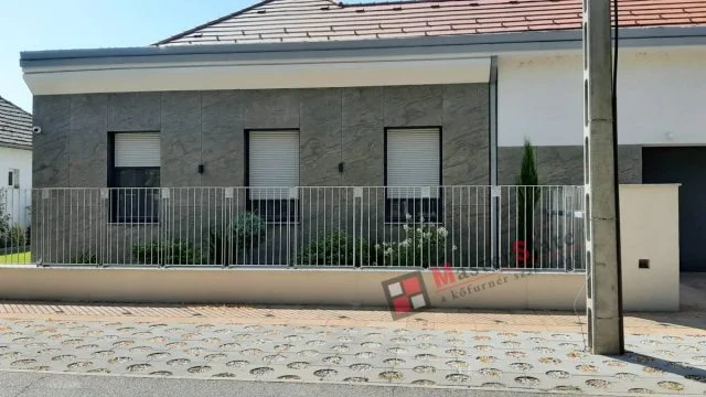 Kőfurnér homlokzati falszakasz